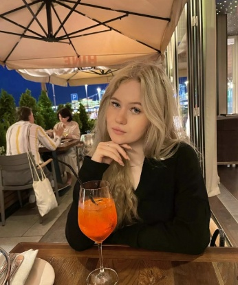 Анастасия, 19